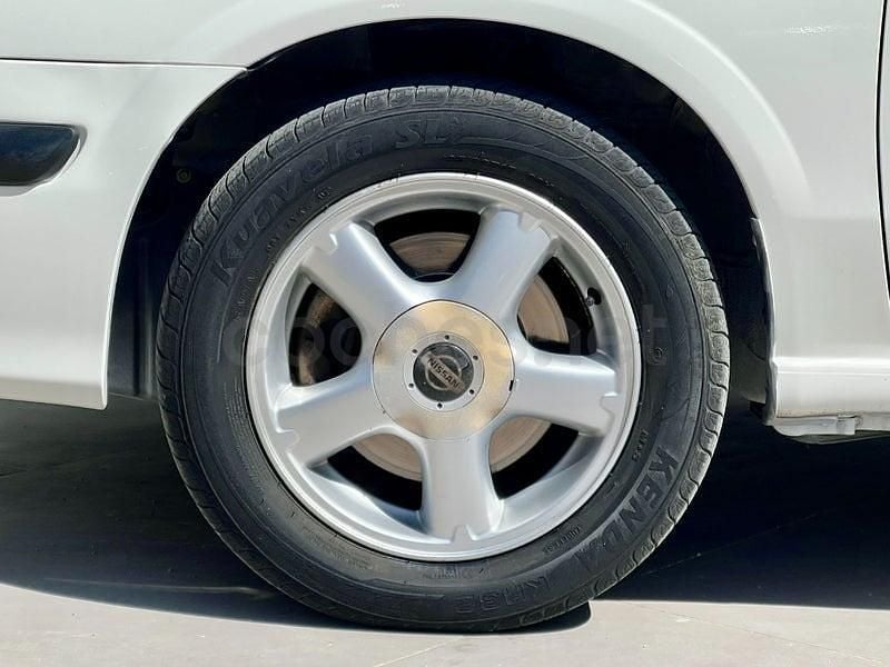 Usado Nissan Almera 114 CV (83 kW) 2001 Blanco Berlina