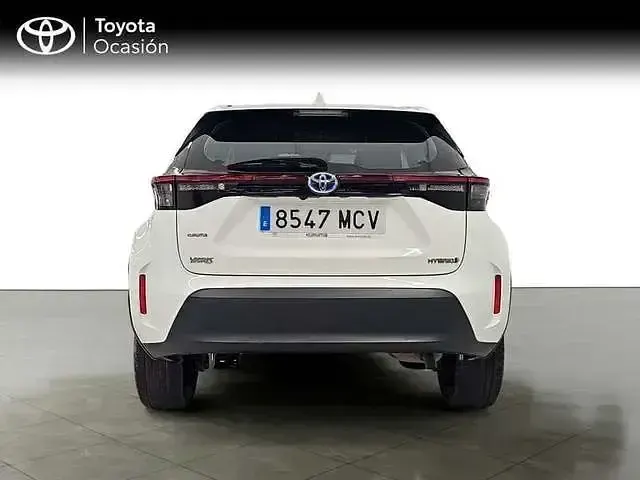 Usado Toyota Yaris Hybrid Active 116 CV (85 kW) 2022 Blanco Pickup/Camioneta