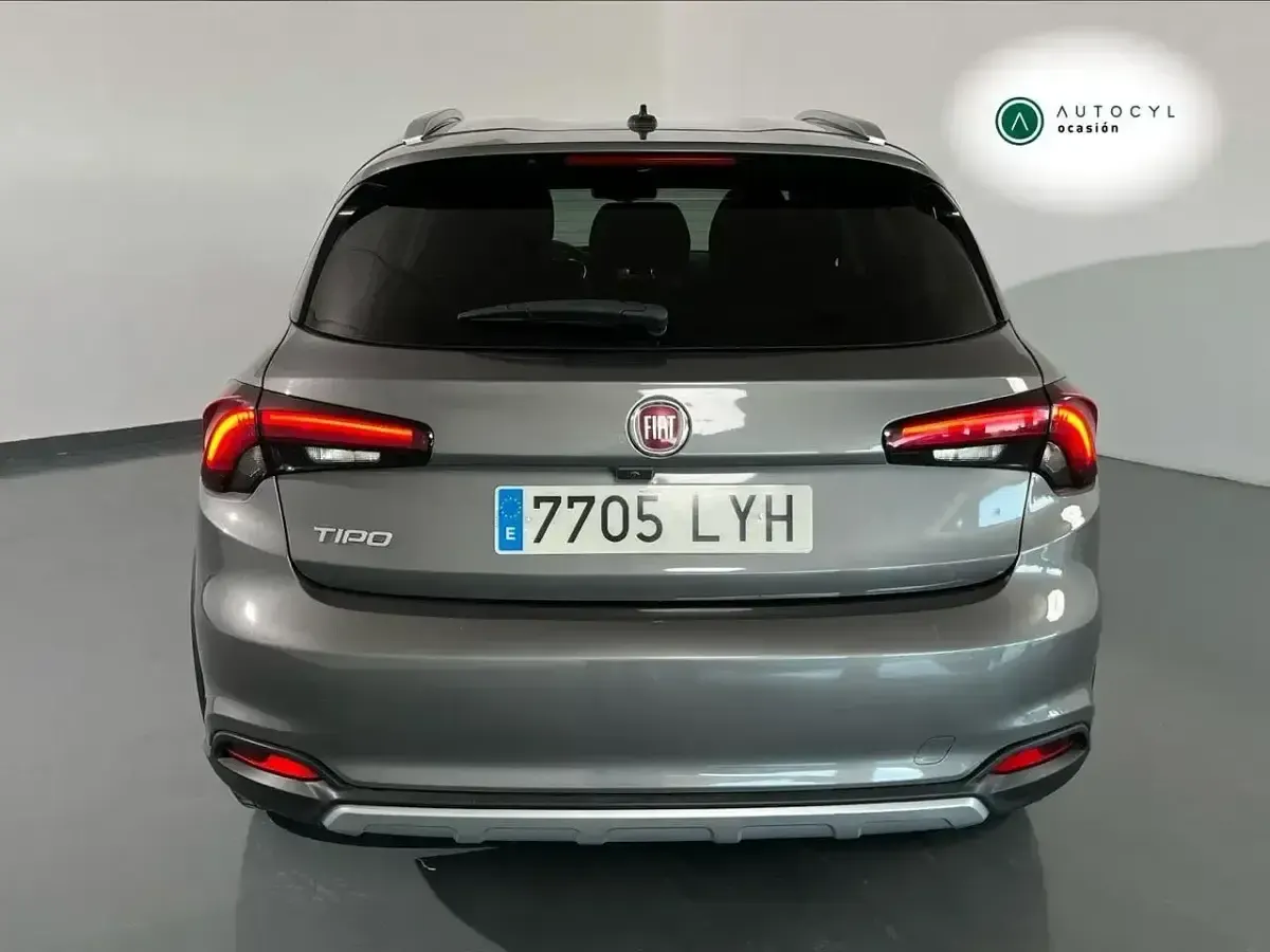 Usado Fiat Tipo Cross 101 CV (74 kW) 2022 Verde Familiar
