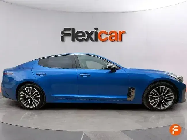 Usado Kia Stinger GT-Line 200 CV (147 kW) 2017 Azul Utilitario