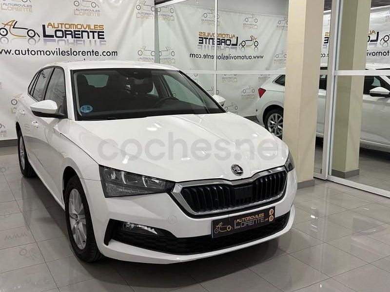 Usado Skoda Scala Ambition 110 CV (80 kW) 2021 Blanco Utilitario