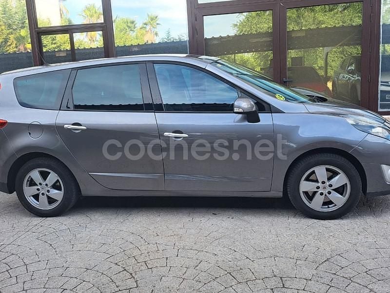 Usado Renault Grand Scénic III Dynamique 131 CV (96 kW) 2010 Gris / plata Monovolumen