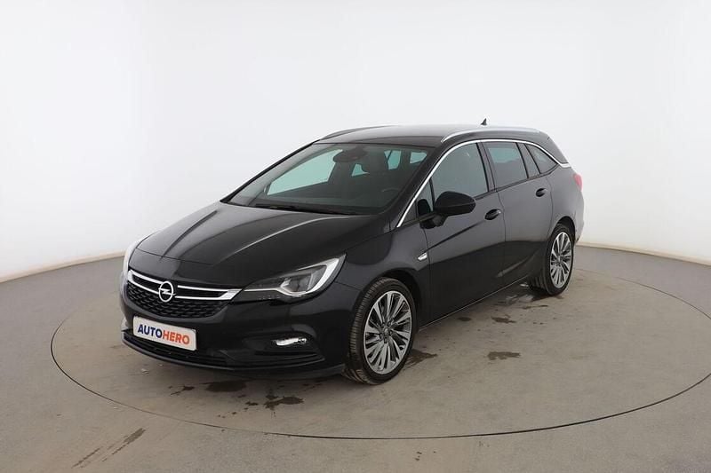 Usado Opel Astra Innovation 136 CV (100 kW) 2019 Negro Familiar
