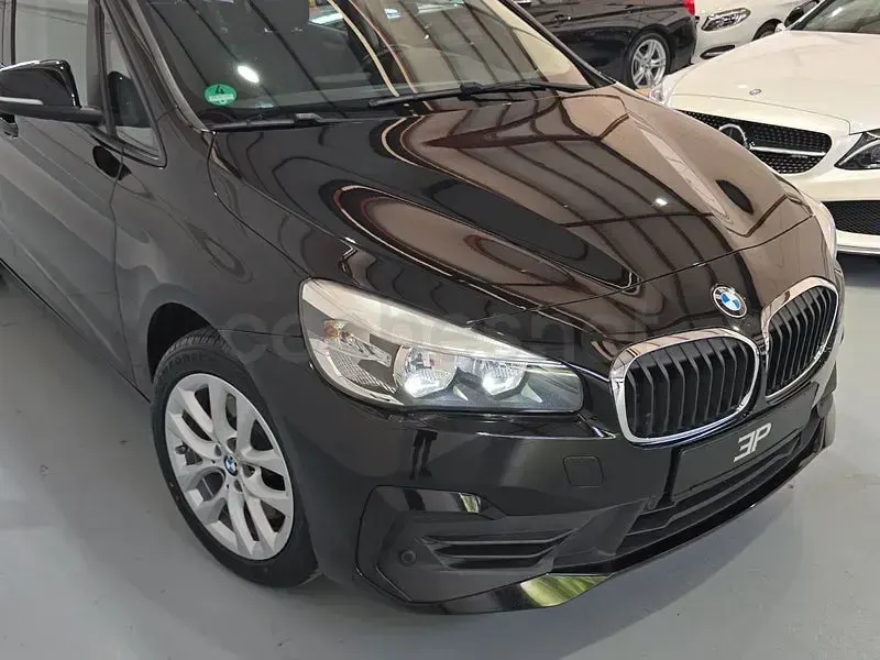 Usado BMW 218 150 CV (110 kW) 2018 Negro Familiar