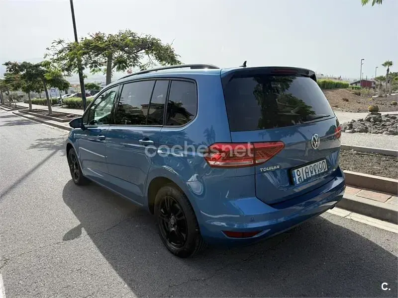 Usado VW Touran Advance 115 CV (84 kW) 2019 Amarillo Monovolumen