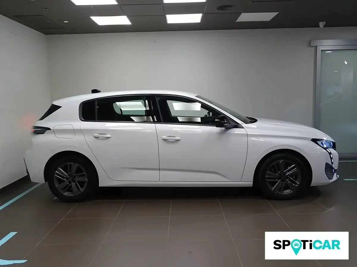 Usado Peugeot 308 Active 131 CV (96 kW) 2022 Blanco Berlina