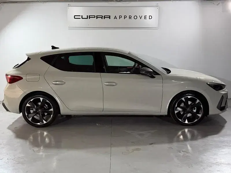 Usado Cupra Leon 204 CV (150 kW) 2025 Gris / plata Berlina