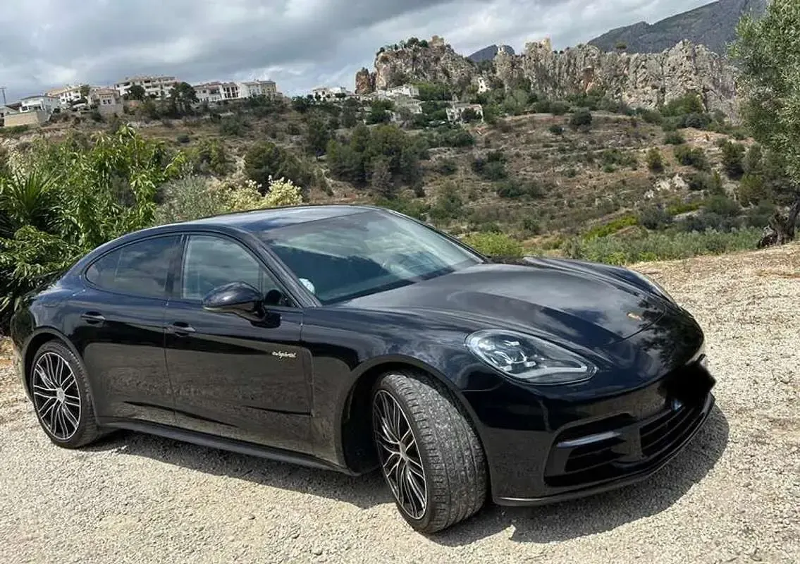 Usado Porsche Panamera Sport Turismo 462 CV (339 kW) 2019 Negro Familiar
