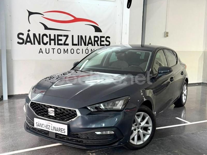 Usado Seat Leon Style 115 CV (84 kW) 2020 Gris / plata Berlina