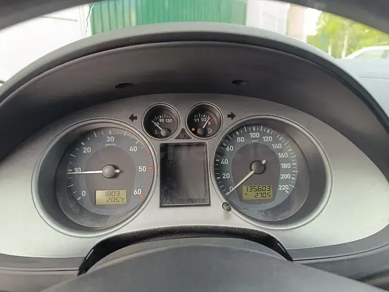 Usado Seat Ibiza 70 CV (51 kW) 2007 Rojo Utilitario