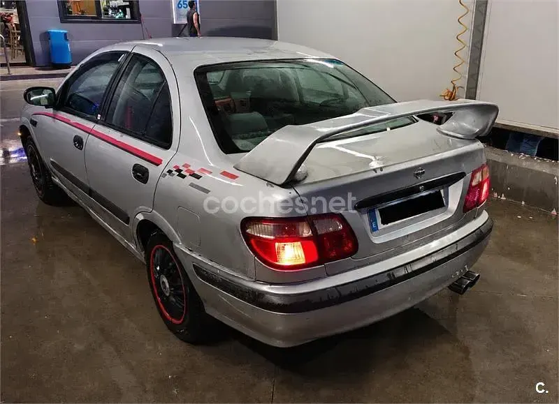 Usado Nissan Almera Comfort 90 CV (66 kW) 2002 Gris / plata Berlina