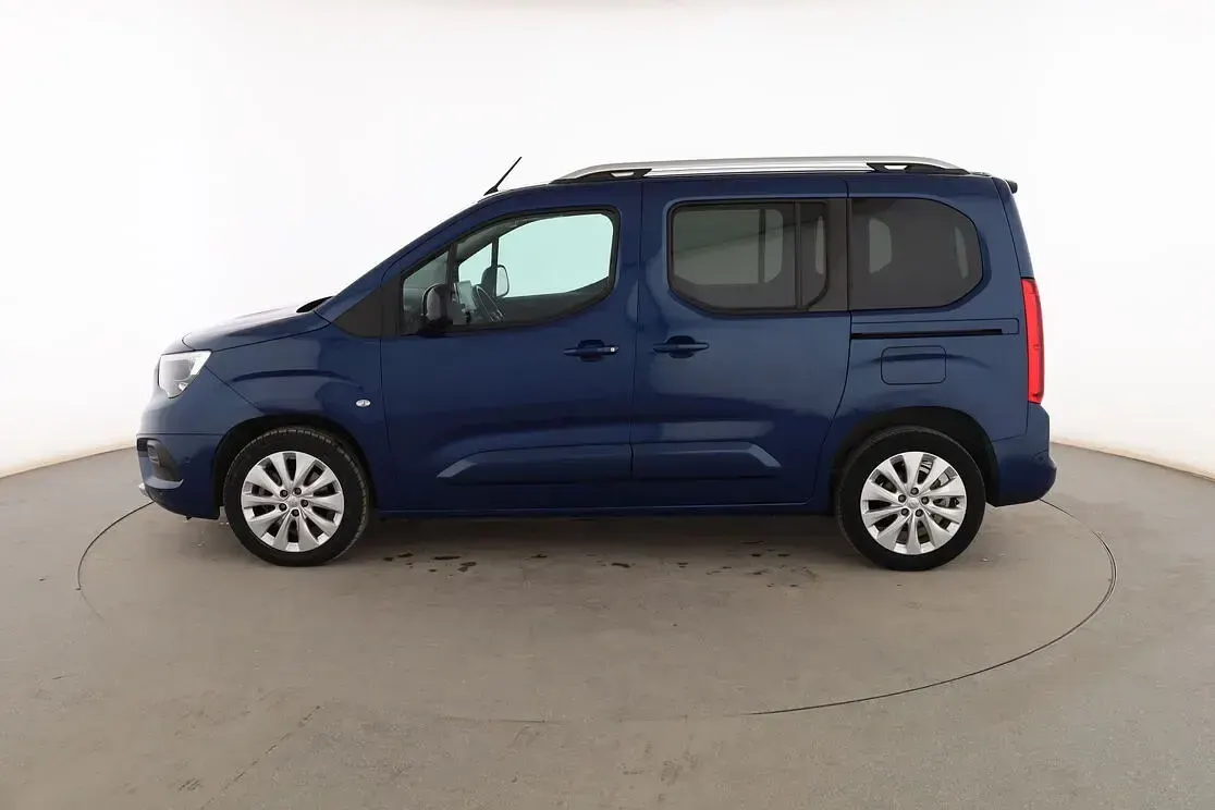 Usado Opel Combo Life Elegance 131 CV (96 kW) 2022 Azul Monovolumen
