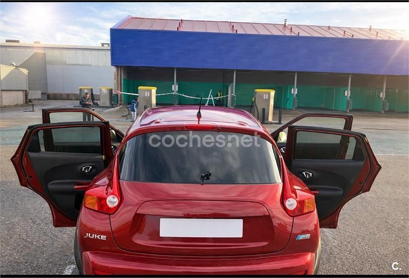 Usado Nissan Juke Acenta 110 CV (80 kW) 2011 Granate SUV