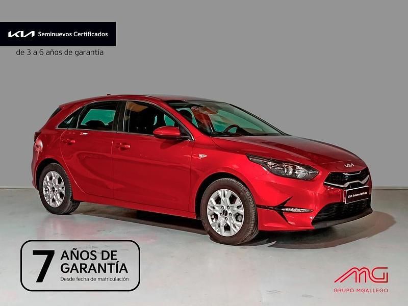 Rojo Usado 2024 Kia Ceed Utilitario | 20.800 € (Un poco caro) - Imagen 1/4
