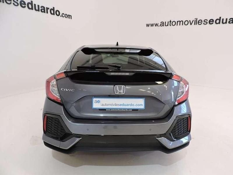 Usado Honda Civic Elegance 129 CV (94 kW) 2018 Gris Utilitario