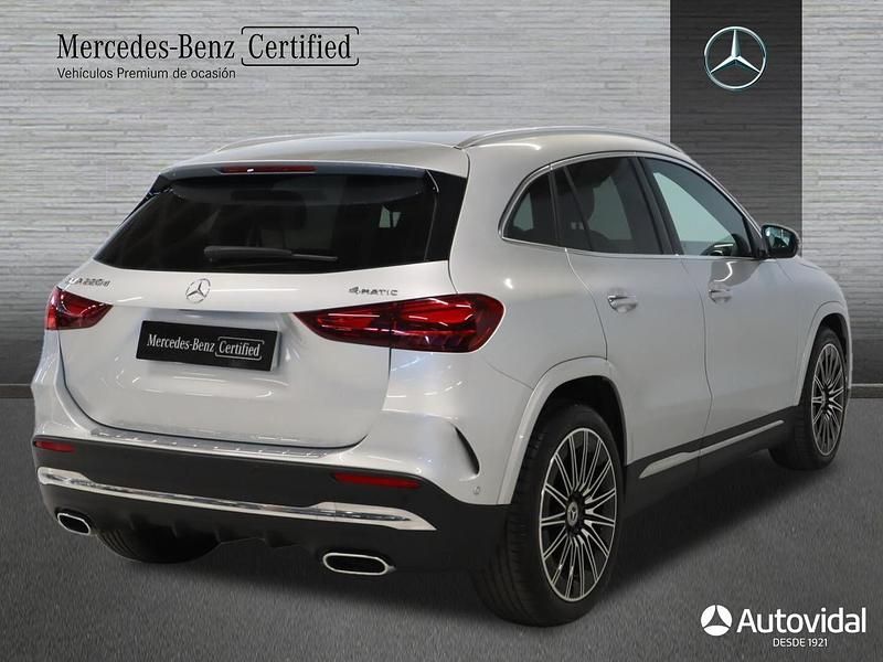 Usado Mercedes GLA220 AMG line 190 CV (139 kW) 2023 Plata SUV