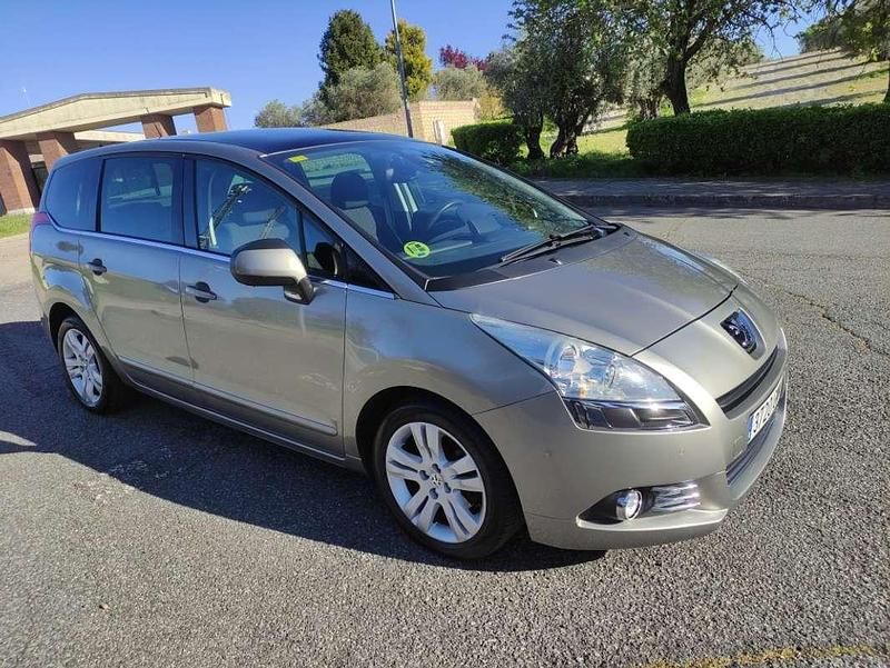 Używany Peugeot 5008 Sport 150 KM (110 kW) 2010 Beżowy Minivan