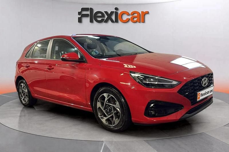 Rojo Usado 2024 Hyundai i30 Berlina | 18.490 € (Precio justo) - Imagen 1/4