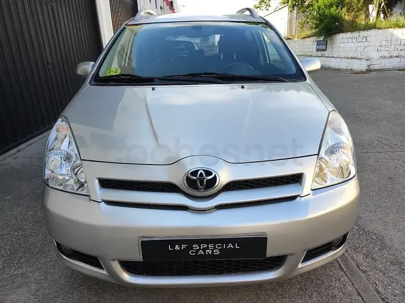 Begagnad Toyota Corolla Verso Luna 136 HK (100 kW) 2006 Beige Minibuss