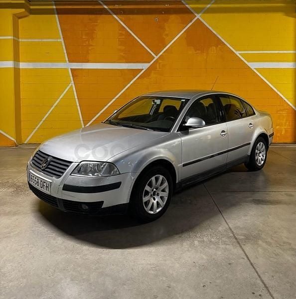 Usado VW Passat Trendline 102 CV (75 kW) 2005 Gris / plata Familiar
