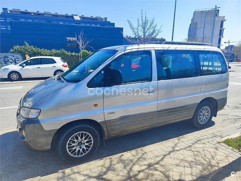 Usado Hyundai H-1 140 CV (102 kW) 2005 Gris / plata Monovolumen