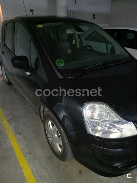 Usado Renault Grand Modus Dynamique 100 CV (73 kW) 2008 Negro Monovolumen