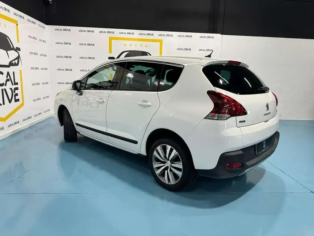 Usado Peugeot 3008 Allure 131 CV (96 kW) 2016 Blanco Monovolumen