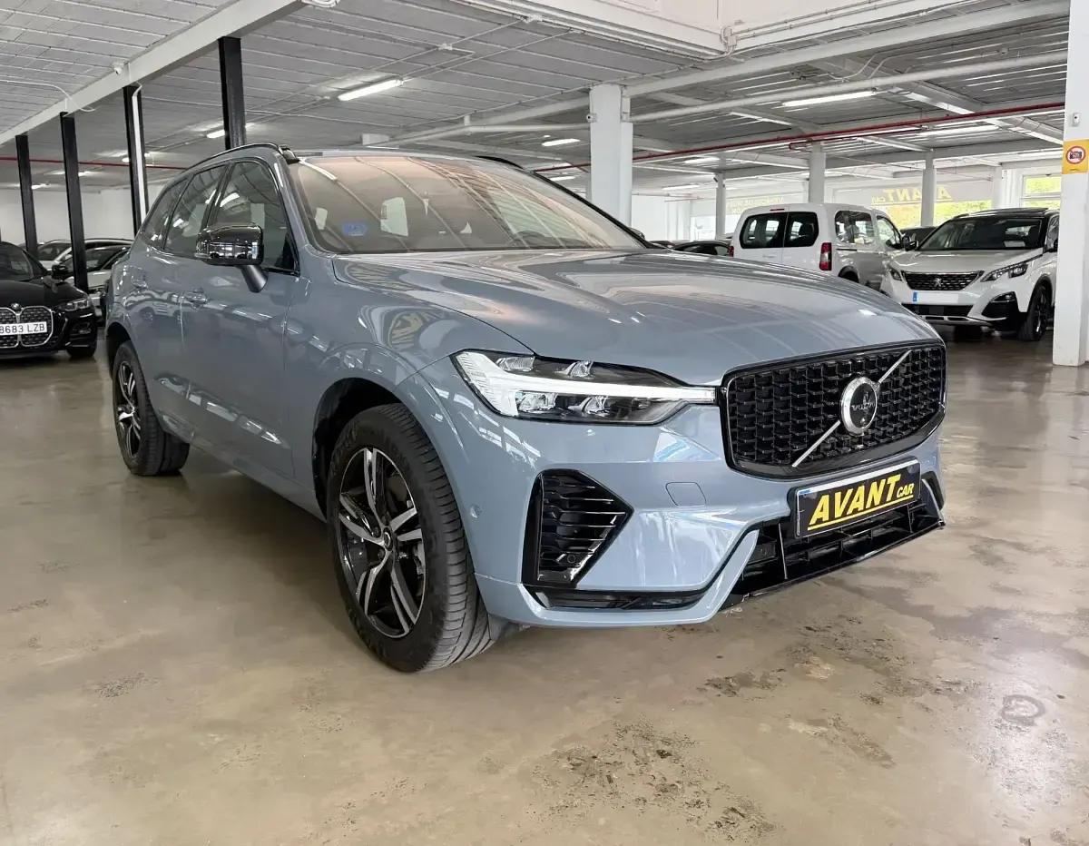 Usado Volvo XC60 R-Design 350 CV (257 kW) 2021 Gris / plata SUV
