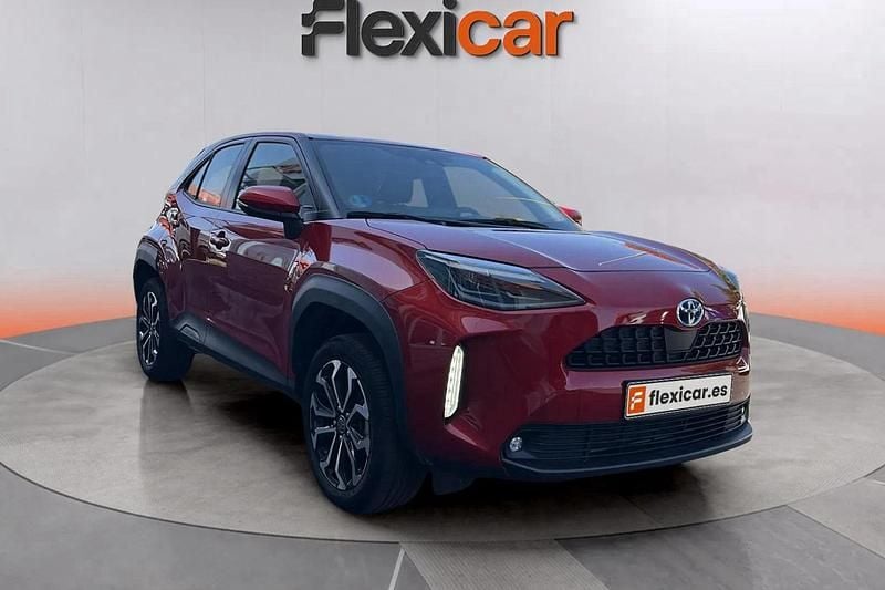 Rojo Usado 2024 Toyota Yaris Hybrid Active | 19.490 € (Buen precio) - Imagen 1/4