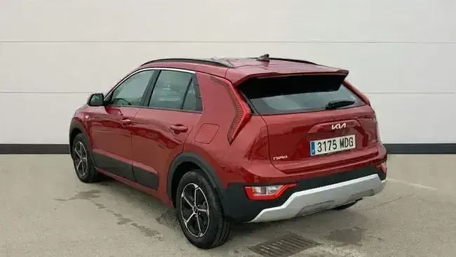 Usado Kia Niro 141 HP (103 kW) 2023 Vermelho SUV