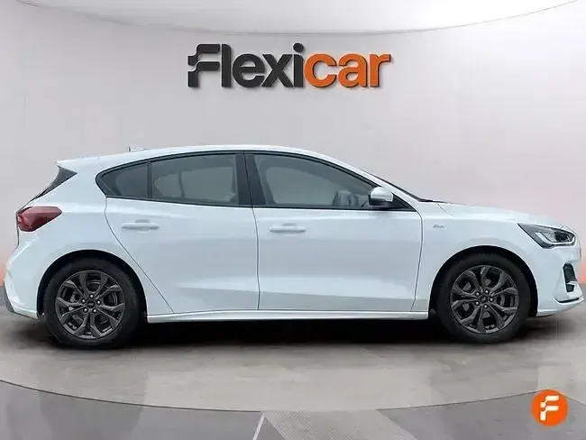 Usado Ford Focus ST-Line 155 HP (114 kW) 2023 Branco Sedan