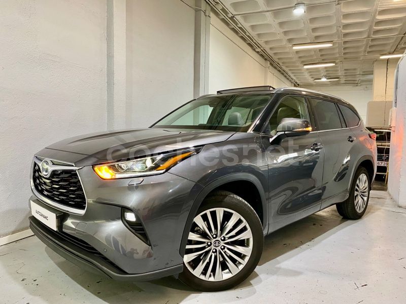 Gris / plata Usado 2022 Toyota Highlander Advance SUV | 52.890 € (Un poco caro) - Imagen 1/4