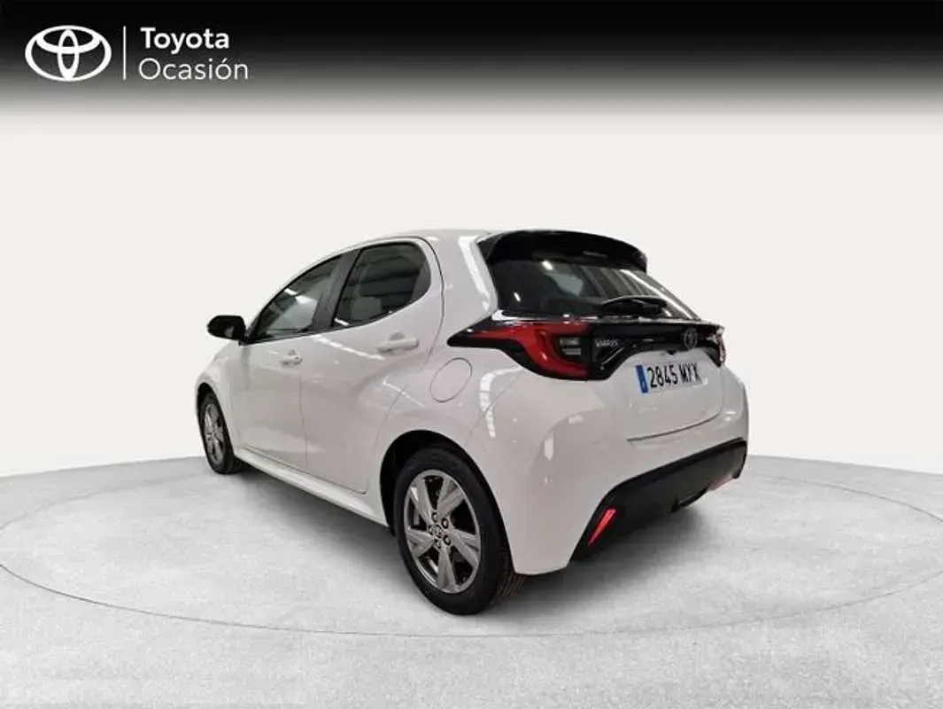 Usado Toyota Yaris Active 116 CV (85 kW) 2025 Blanco Utilitario