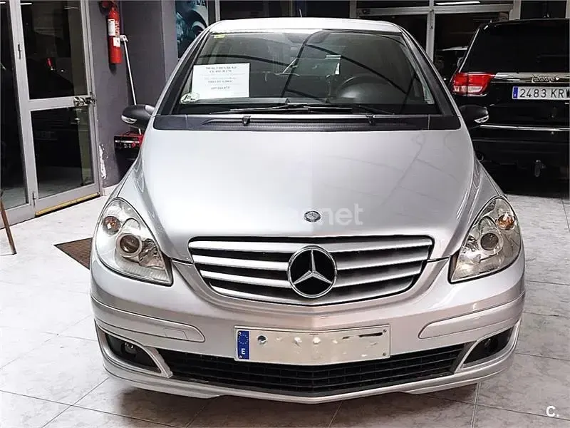 Usado Mercedes B170 116 CV (85 kW) 2005 Gris / plata Monovolumen