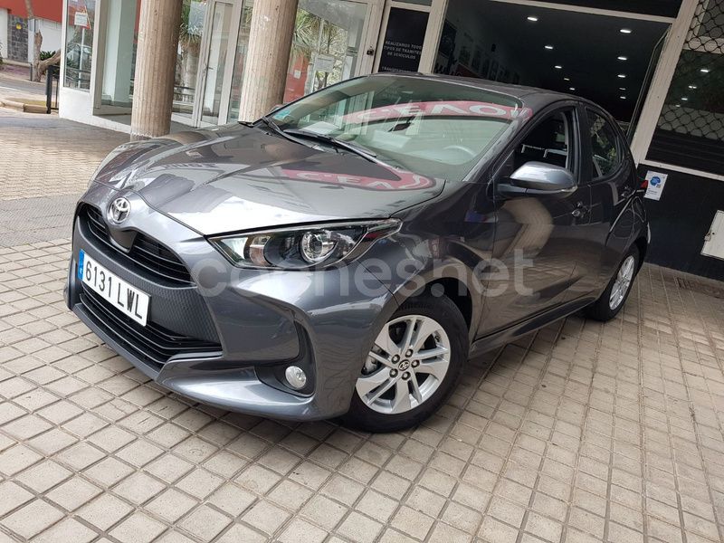 Gris / plata Usado 2022 Toyota Yaris Berlina | 18.500 € (Precio justo) - Imagen 1/4
