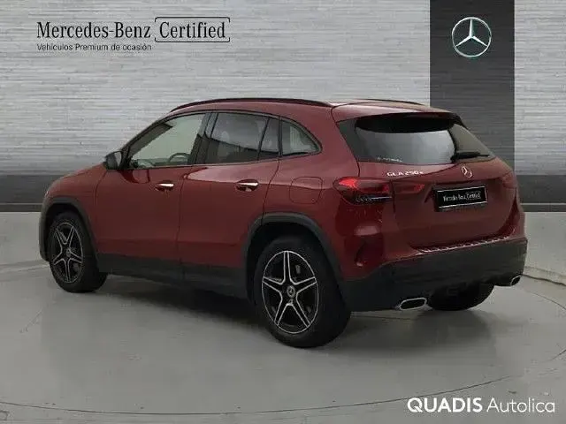 Usado Mercedes GLA250 218 CV (160 kW) 2021 Manufaktur rojo patagonia SUV