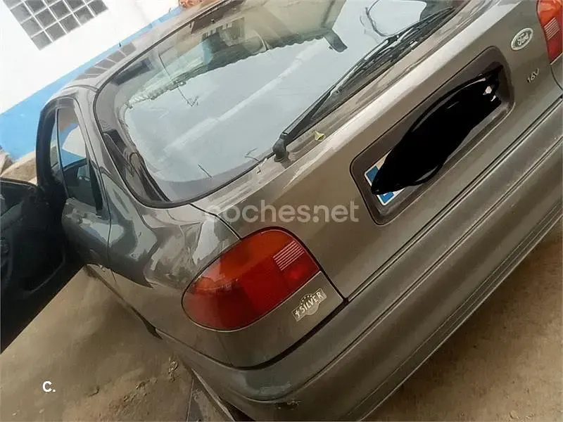 Usado Ford Mondeo 136 CV (100 kW) 1996 Beige Berlina