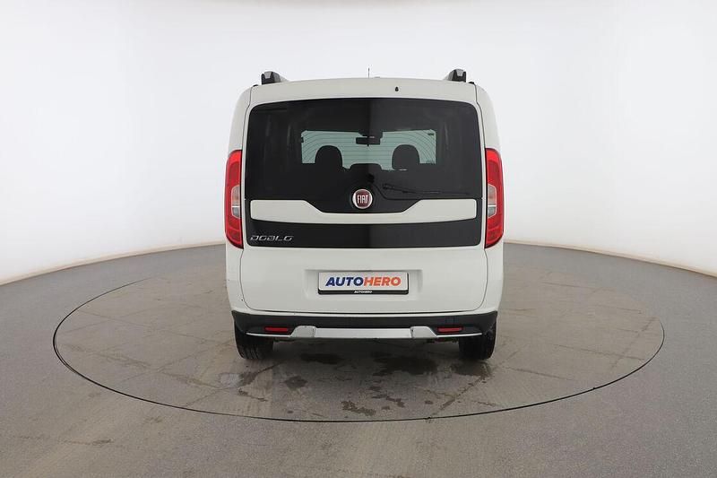 Usado Fiat Doblò Trekking 120 CV (88 kW) 2019 Blanco Monovolumen