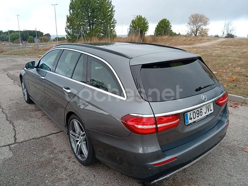 Usado Mercedes E220 194 CV (142 kW) 2018 Gris / plata Familiar