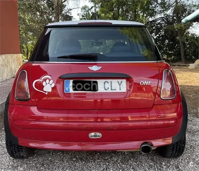 Usado Mini ONE 90 CV (66 kW) 2003 Rojo Utilitario