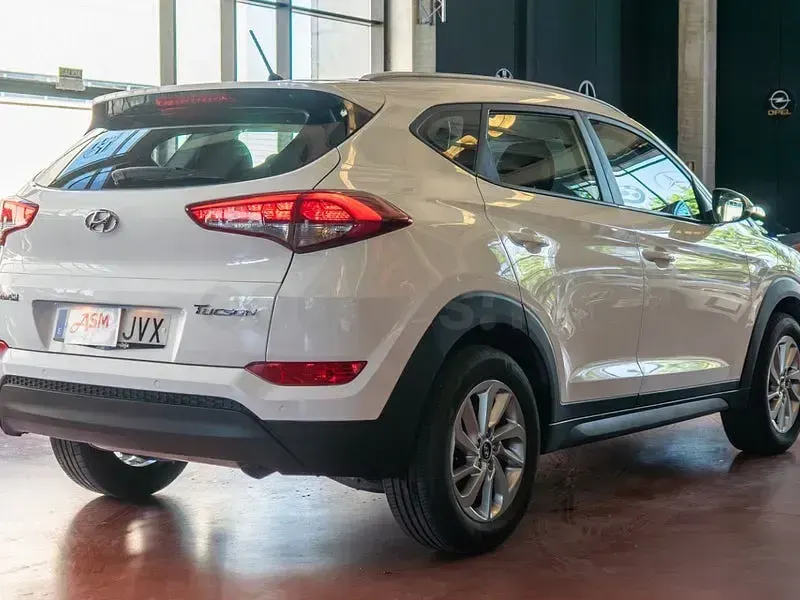Usado Hyundai Tucson Style 141 CV (103 kW) 2017 Blanco SUV