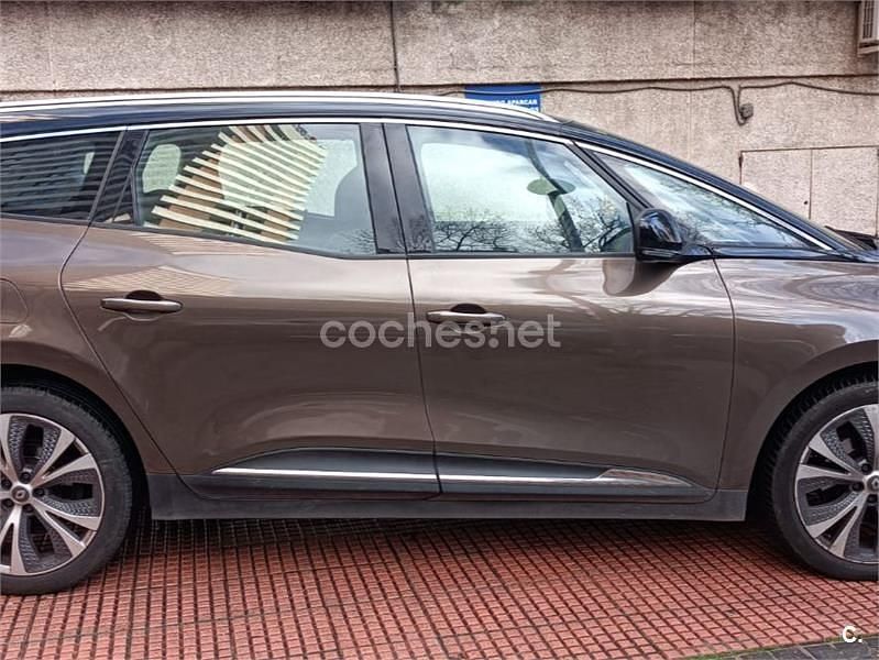 Usado Renault Grand Scénic IV Zen 140 CV (102 kW) 2018 Marrón Monovolumen