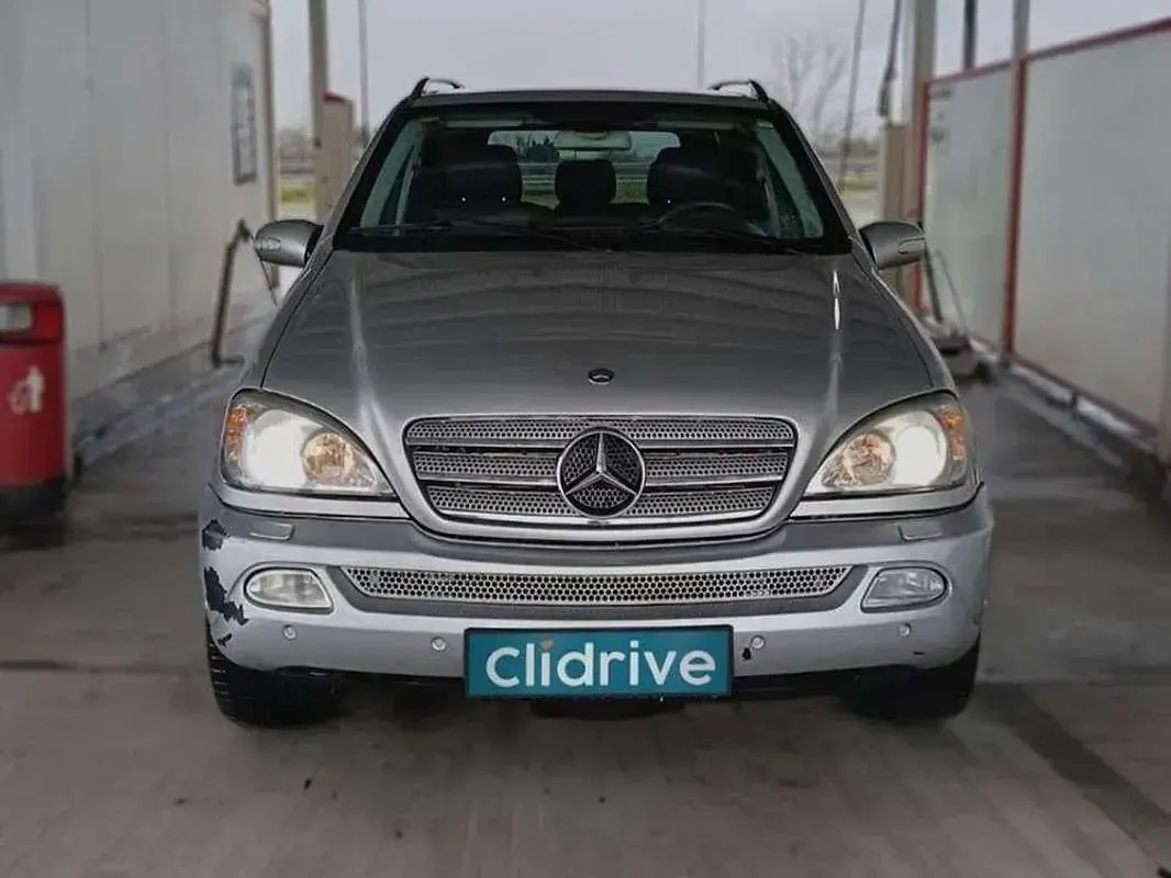 Usado Mercedes ML350 250 CV (183 kW) 2004 Gris SUV