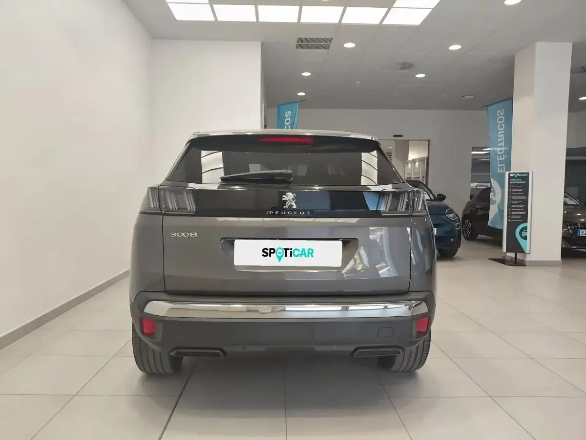 Usado Peugeot 3008 Allure 131 CV (96 kW) 2021 Gris SUV