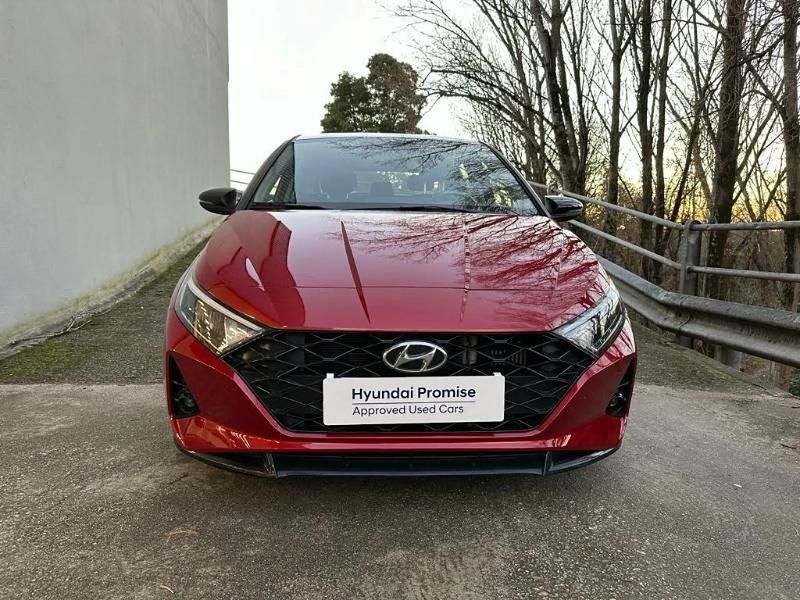 Nuevo Hyundai i20 100 CV (73 kW) 2025 Granate Utilitario