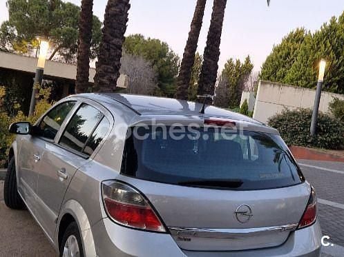 Gris / plata Usado 2008 Opel Astra Cosmo Berlina | 3300 € (Precio justo) - Imagen 1/4