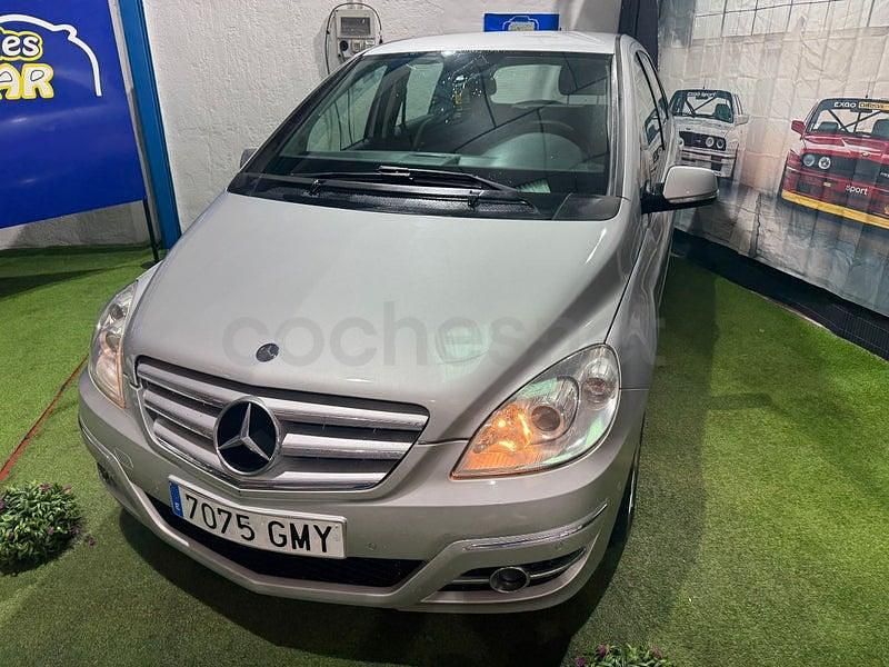 Usado Mercedes B200 140 CV (102 kW) 2009 Gris / plata Monovolumen