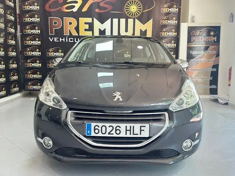 Usado Peugeot 208 Allure 92 CV (67 kW) 2012 Gris / plata Utilitario