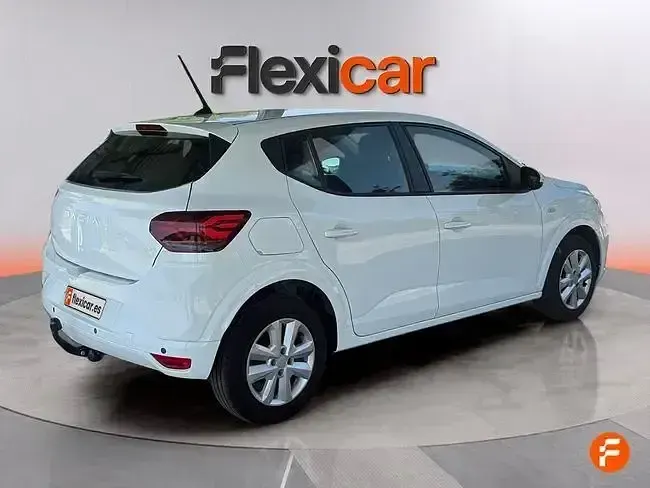 Usado Dacia Sandero Expression 91 CV (66 kW) 2023 Blanco Berlina