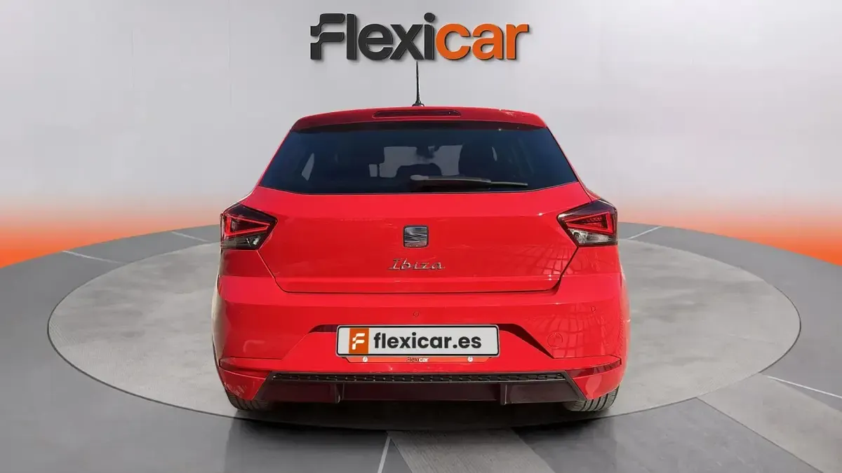 Usado Seat Ibiza 110 CV (80 kW) 2024 Rojo Utilitario